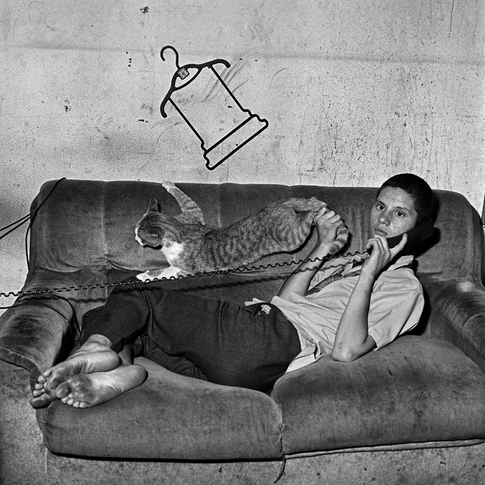 Roger Ballen, Eugene on the phone, 2000, aus der Serie: Outland