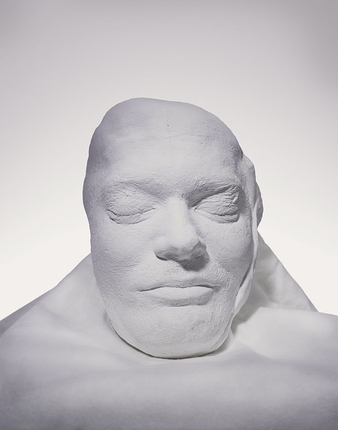 Andreas Mühe, Andreas weiss, 2023, aus der Serie: RAFNSU, 2023 fortlaufend