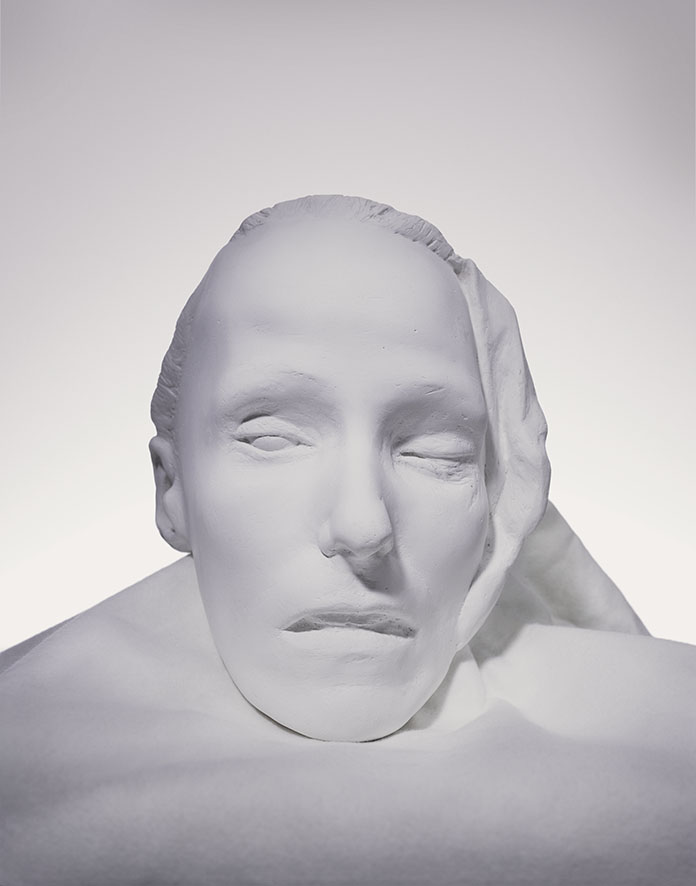 Andreas Mühe, Gudrun weiss, 2023, aus der Serie: RAFNSU, 2023 fortlaufend