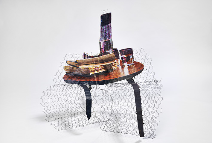 Bruno Zhu, Three Legged Table with Books and Glases of Water, 2015, aus der Serie: Table Works